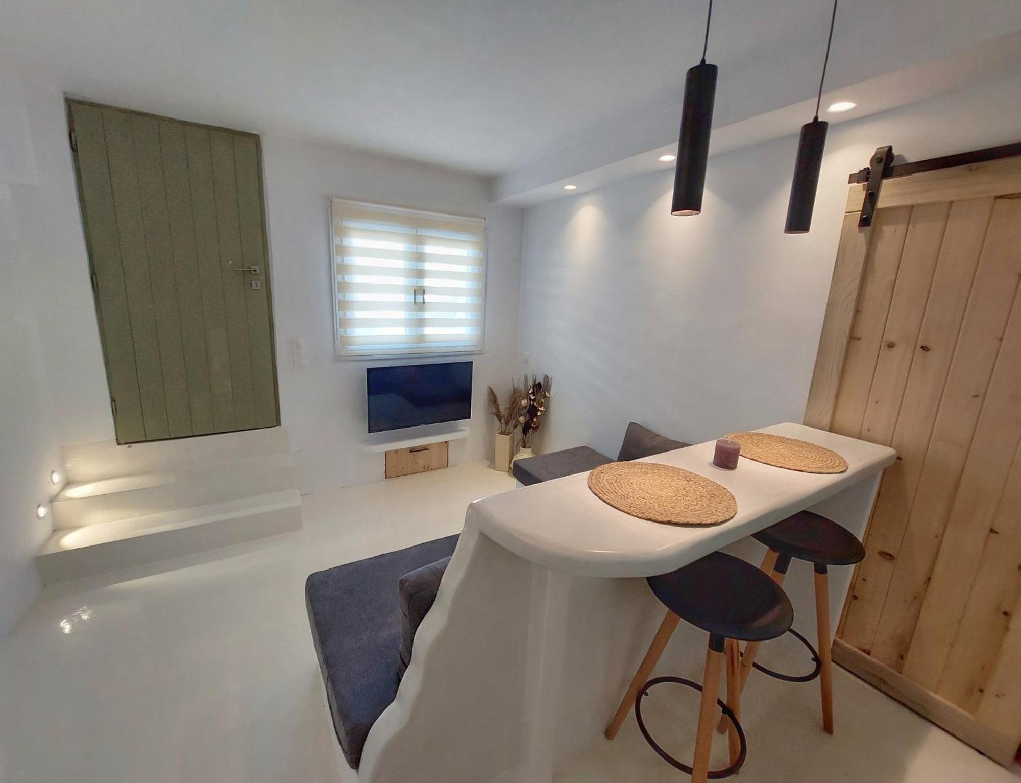 Josephine's Place B Tinos